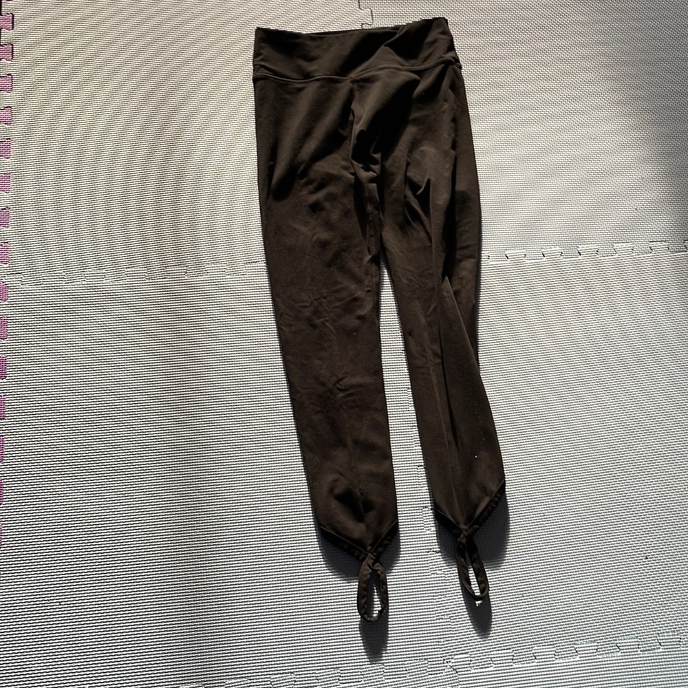 Fabletics “jazz” pants with stirrups - L 🟩